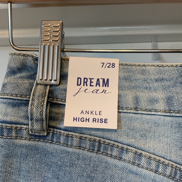 NWT YMI Distressed Dream Jeans - Picture 6 of 6